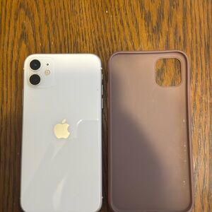 Apple iPhone 11 - White